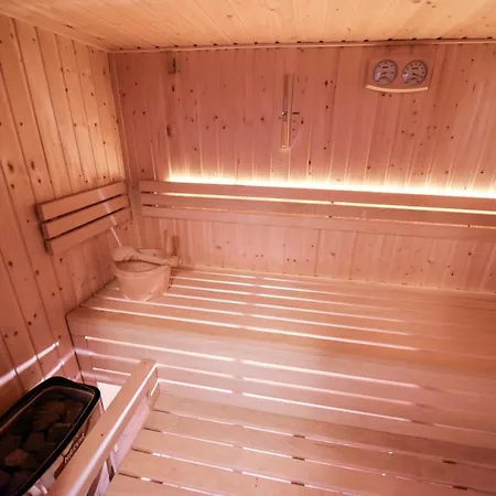 Spacious 3 Bedroom Family Oasis With Sauna, 20 Min From Warsaw *