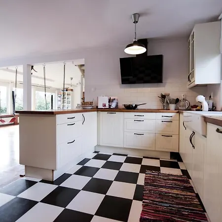 Spacious 3 Bedroom Family Oasis With Sauna, 20 Min From Warsaw