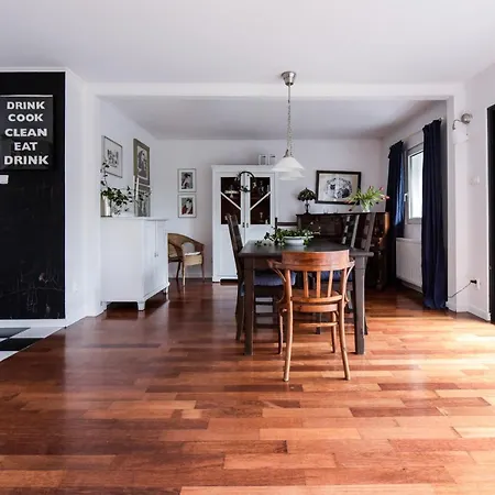 Spacious 3 Bedroom Family Oasis With Sauna, 20 Min From Warsaw