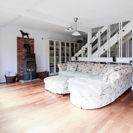 Spacious 3 Bedroom Family Oasis With Sauna, 20 Min From Warsaw Willa Piaseczno (Masovia)