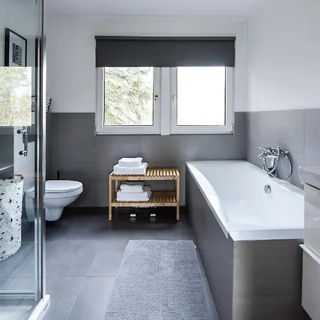 Spacious 3 Bedroom Family Oasis With Sauna, 20 Min From Warsaw